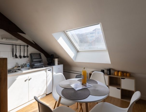 Résidence Kméléon : Logements de courte durée au Mans. Passez d'agréables séjours en famille, entre amis ou pour le travail.